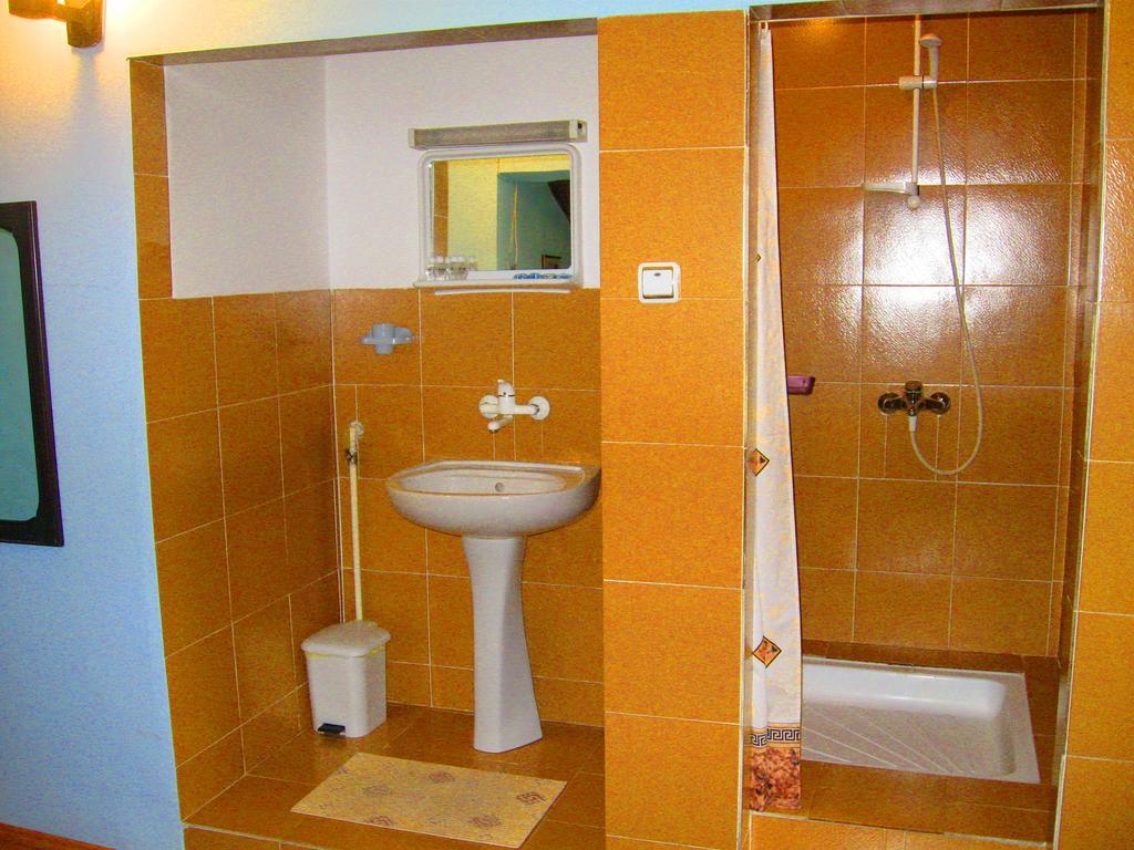 Amfora Rooms Caribrod Dimitrovgrad Kamer foto