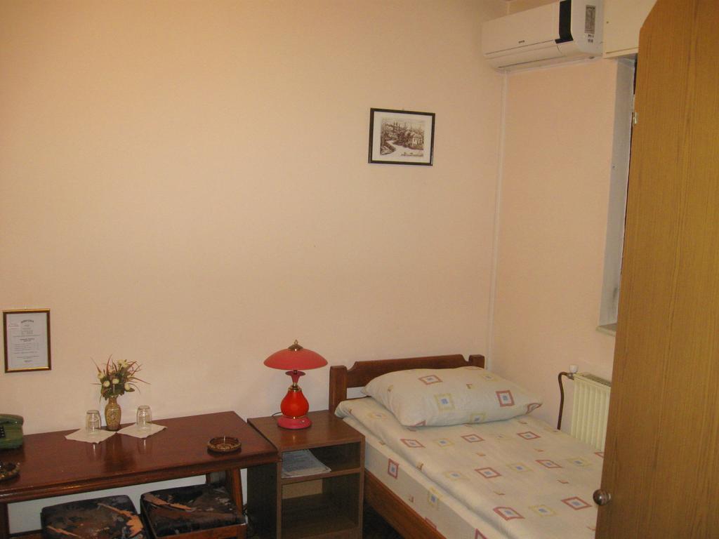 Amfora Rooms Caribrod Dimitrovgrad Kamer foto