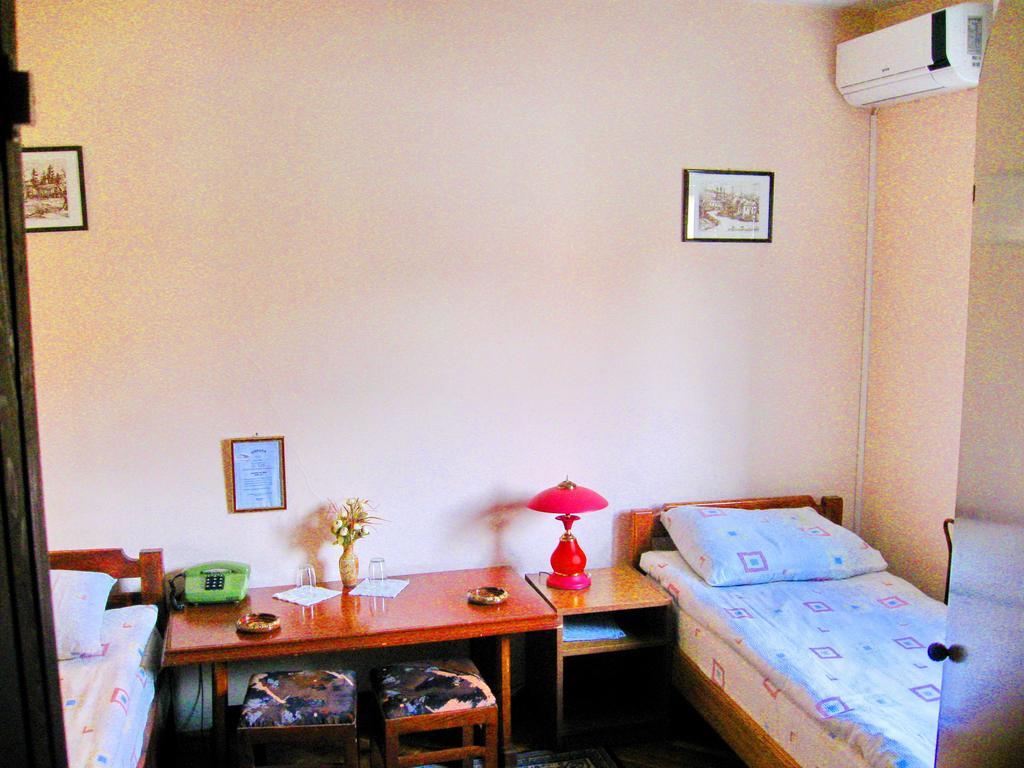 Amfora Rooms Caribrod Dimitrovgrad Kamer foto