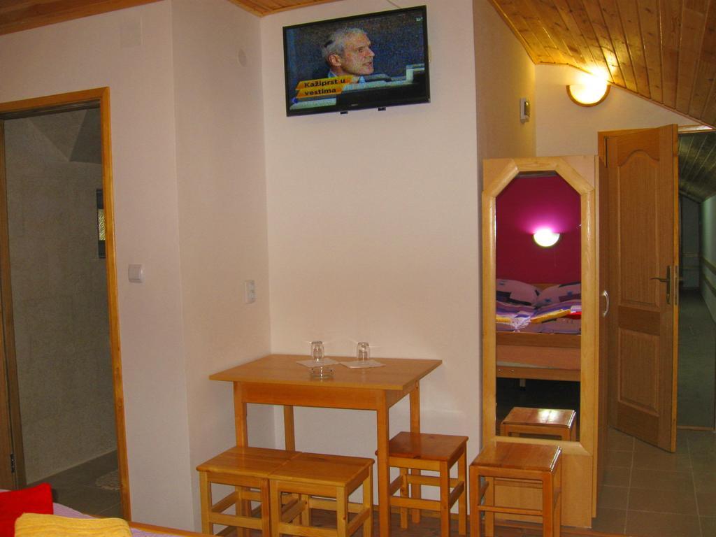 Amfora Rooms Caribrod Dimitrovgrad Buitenkant foto