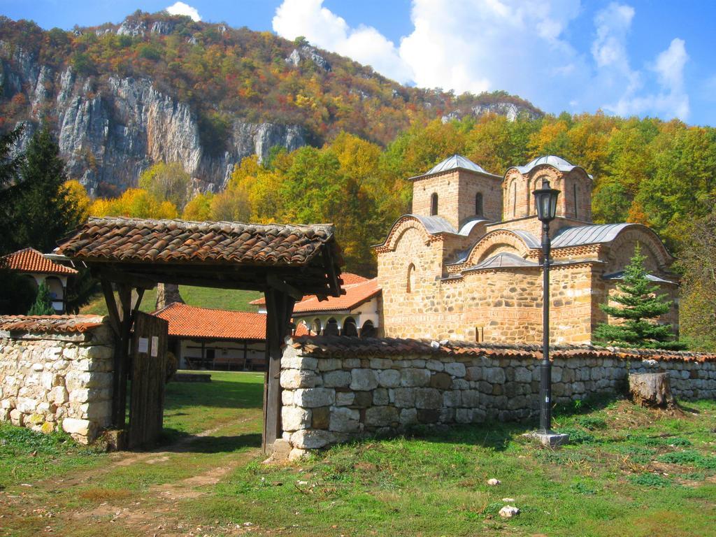 Amfora Rooms Caribrod Dimitrovgrad Buitenkant foto