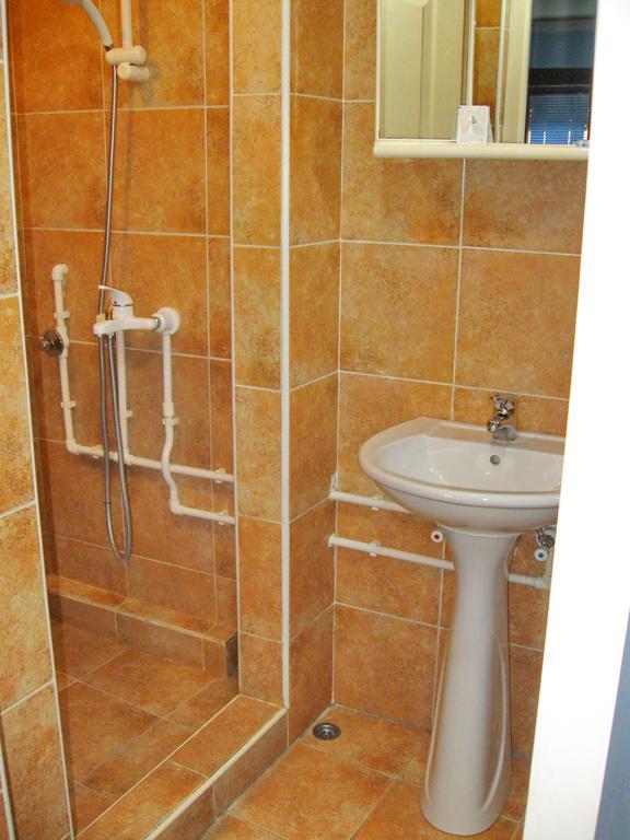 Amfora Rooms Caribrod Dimitrovgrad Buitenkant foto