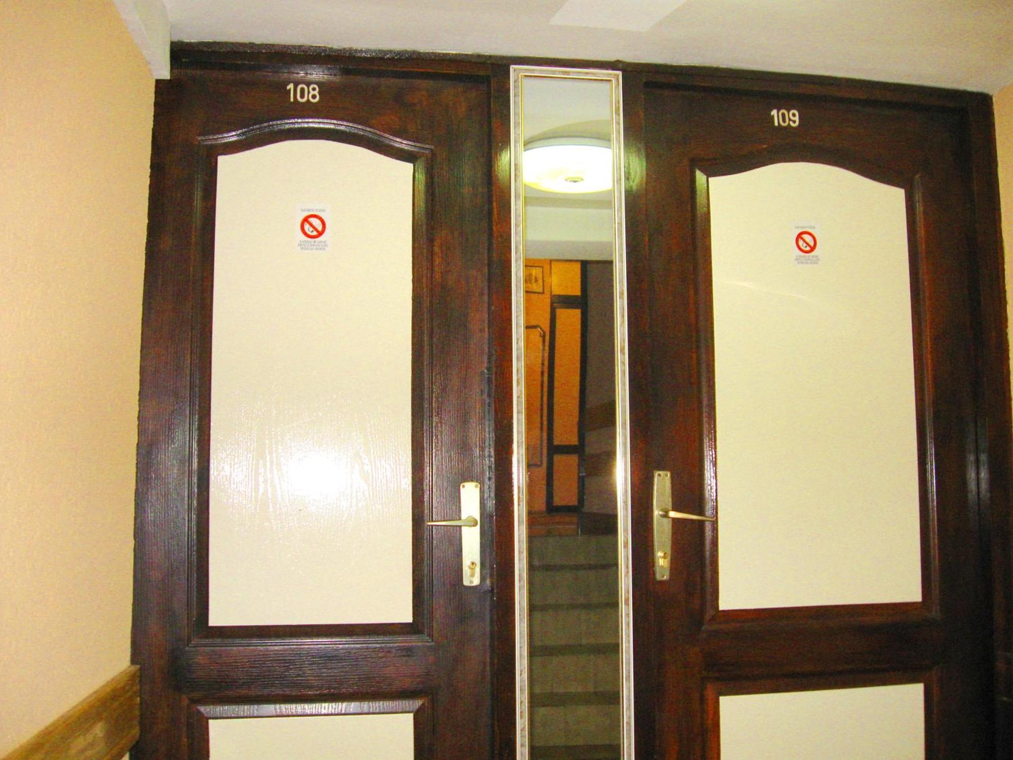 Amfora Rooms Caribrod Dimitrovgrad Buitenkant foto